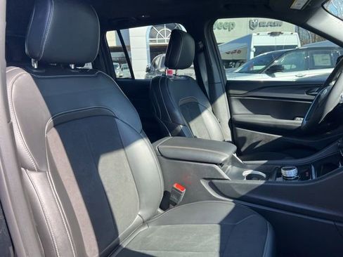 Used 2025 Jeep Grand Cherokee Altitude image 28