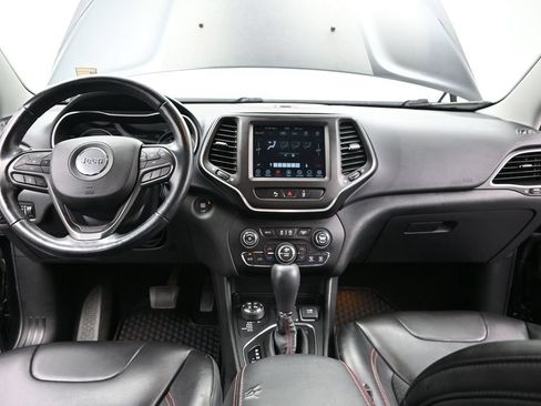 Used 2021 Jeep Cherokee Trailhawk AWD/4WD image 32