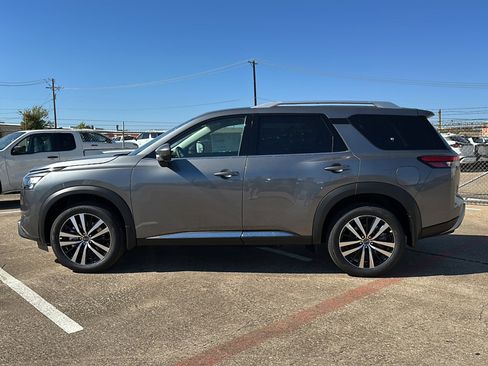 New 2025 Nissan Pathfinder Platinum image 5