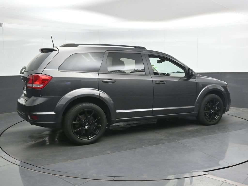 Used 2019 Dodge Journey SE w/ Connectivity Group FWD image 2