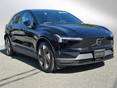 New 2025 Volvo EX30 Plus w/ Protection Package Premier