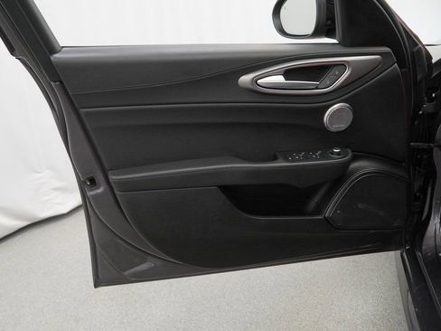 Used 2024 Alfa Romeo Giulia Veloce image 39