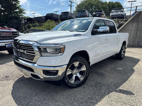 Used 2023 RAM 1500 Laramie AWD/4WD image 2