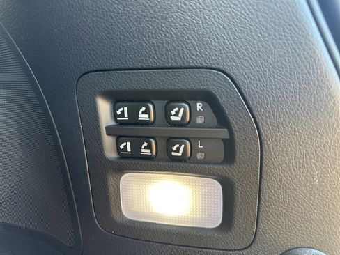 Used 2021 Lexus LX 570 4WD w/ Luxury Package image 10