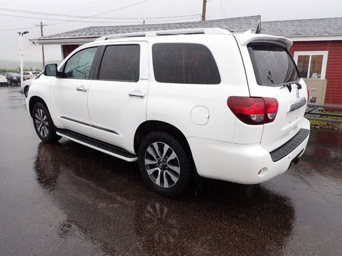 Used 2018 Toyota Sequoia Limited w/ Safety & Convenience Package AWD/4WD image 4