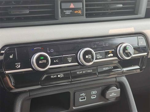 Used 2023 Honda Pilot Touring image 26