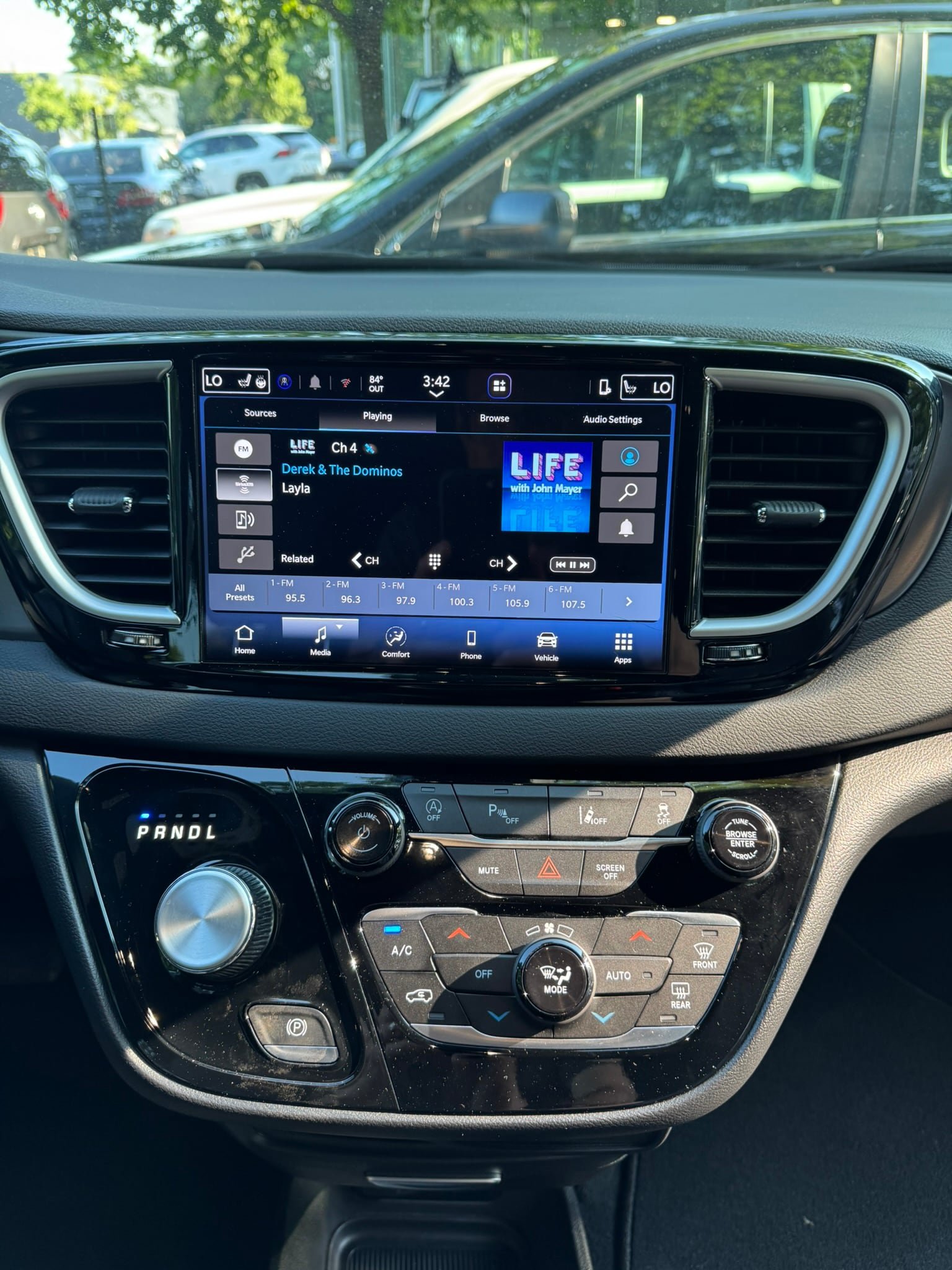 Used 2026 Chrysler Pacifica Select FWD image 16