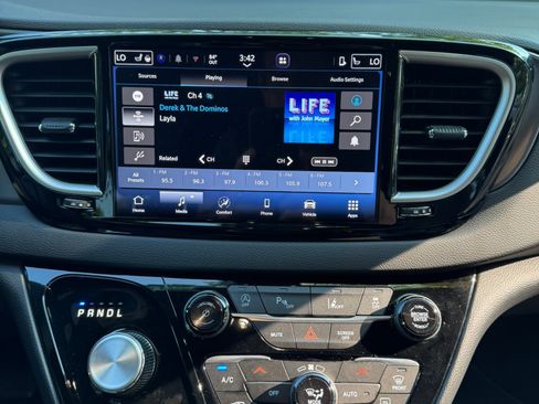 Used 2026 Chrysler Pacifica Select FWD image 16