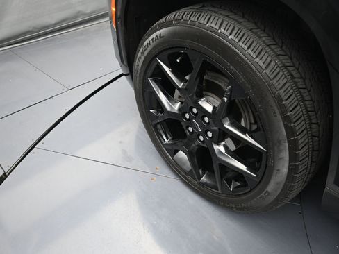 Used 2024 Chevrolet Traverse RS FWD image 41