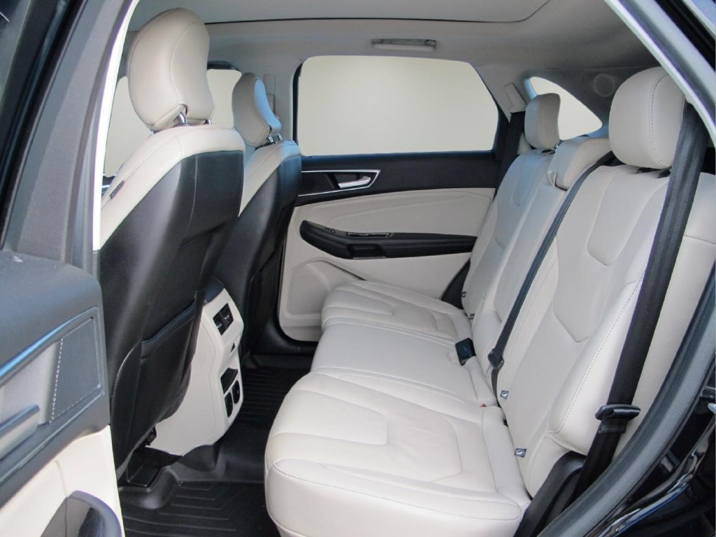 Used 2018 Ford Edge Titanium w/ Equipment Group 301A FWD image 23