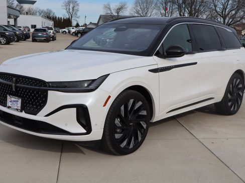 Used 2024 Lincoln Nautilus Black Label w/ Jet Appearance Package (87T) image 2