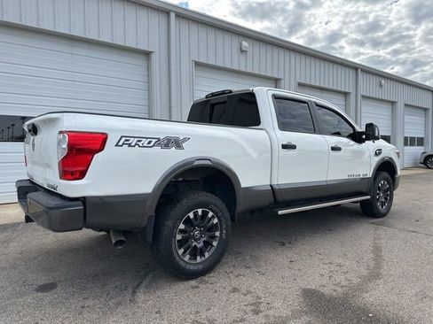 Used 2019 Nissan Titan PRO-4X w/ Pro-4x Convenience Package image 3