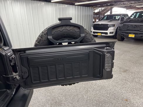 Used 2022 Jeep Wrangler Unlimited Rubicon w/ Steel Bumper Group image 12