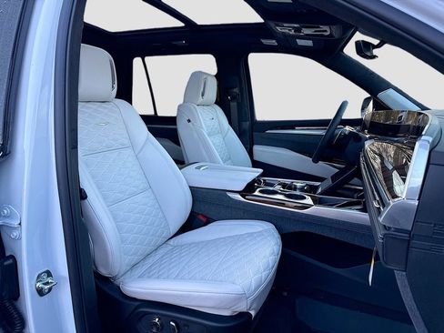 New 2026 Cadillac Escalade Platinum Sport w/ LPO, ONYX Package AWD/4WD image 33