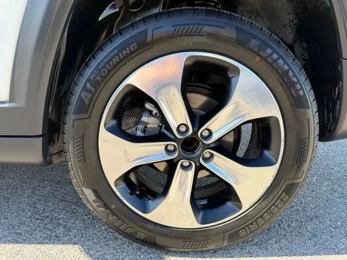 Used 2018 Jeep Compass Latitude w/ Popular Equipment Group FWD image 8