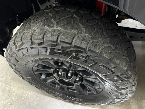 Used 2022 Ford F250 Platinum w/ Tremor Off-Road Package AWD/4WD image 9