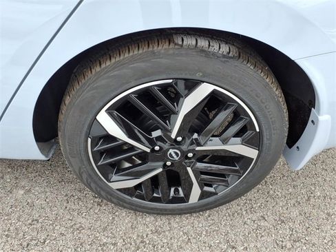 New 2025 Nissan Versa SR image 4