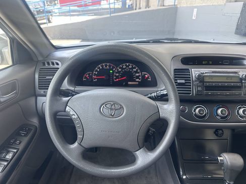 Used 2005 Toyota Camry LE FWD image 10