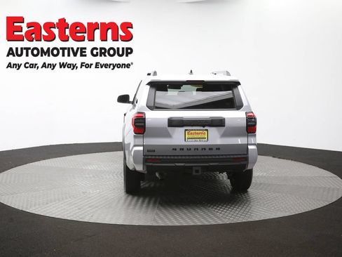 Used 2025 Toyota 4Runner SR5 AWD/4WD image 37