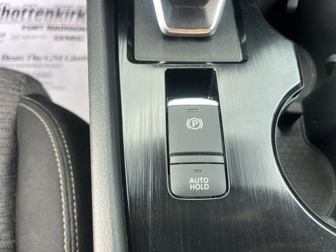 Used 2023 Nissan Rogue SV image 31