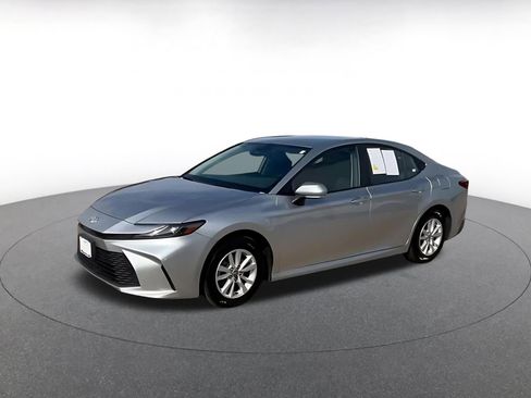 Used 2025 Toyota Camry LE image 7