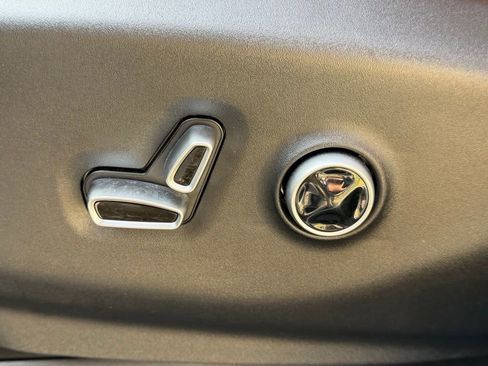 Used 2025 Chrysler Pacifica Pinnacle w/ Trailer Tow Group image 21