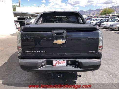 Used 2010 Chevrolet Avalanche LTZ image 4