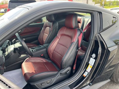 Used 2025 Ford Mustang GT Premium RWD image 28