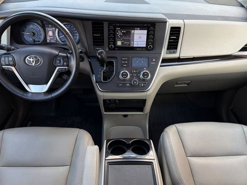 Used 2019 Toyota Sienna XLE w/ XLE Navigation Package AWD/4WD image 14