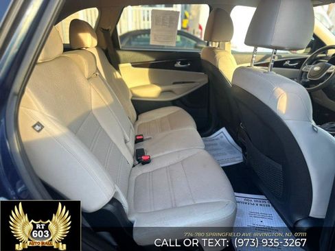 Used 2019 Kia Sorento AWD image 18