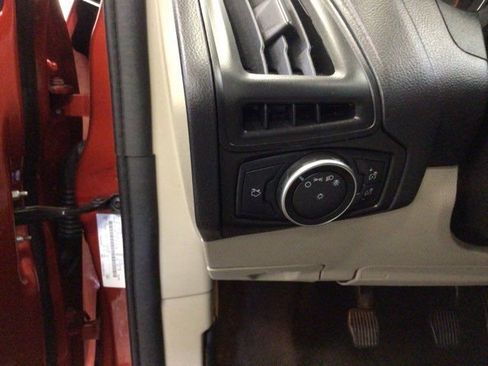 Used 2018 Ford Focus SE image 14