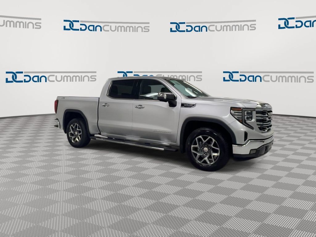 Used 2022 GMC Sierra 1500 SLT AWD/4WD image 2