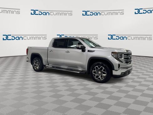 Used 2022 GMC Sierra 1500 SLT AWD/4WD image 2