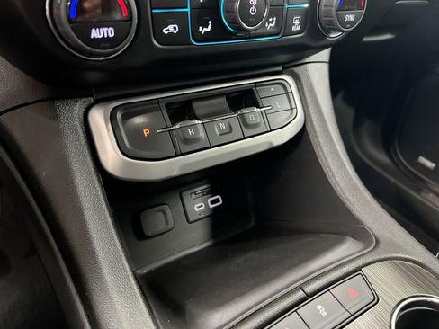 Used 2023 GMC Acadia SLT AWD/4WD image 12