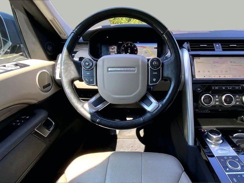 Used 2018 Land Rover Discovery HSE AWD/4WD image 6