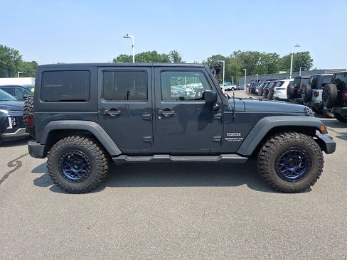 Used 2017 Jeep Wrangler Unlimited Sport w/ Quick Order Package 24S AWD/4WD image 7