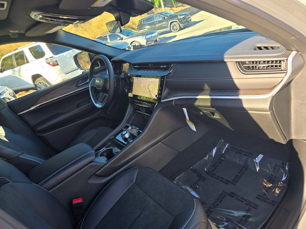 New 2027 Jeep Grand Cherokee Altitude RWD image 28