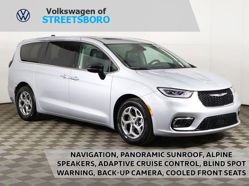 Used 2024 Chrysler Pacifica Limited FWD image 1