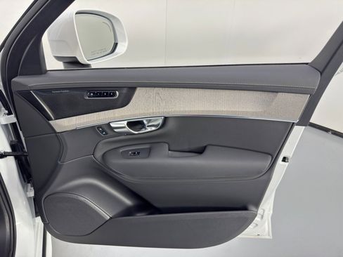 Used 2025 Volvo XC90 T8 Ultra w/ Protection Package Premier image 50
