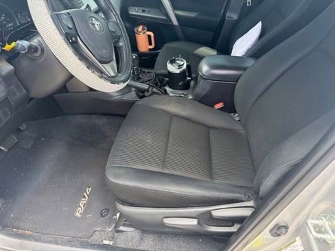 Used 2016 Toyota RAV4 LE FWD image 7