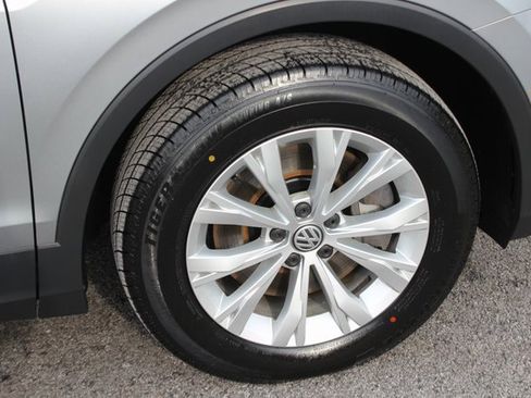 Used 2020 Volkswagen Tiguan S image 32