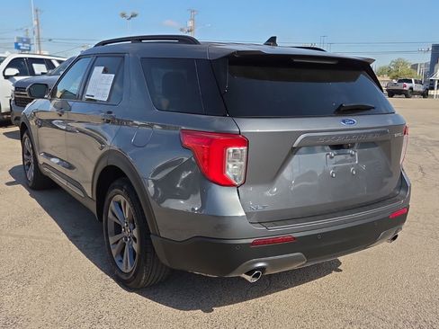 Used 2024 Ford Explorer XLT w/ Equipment Group 202A image 3