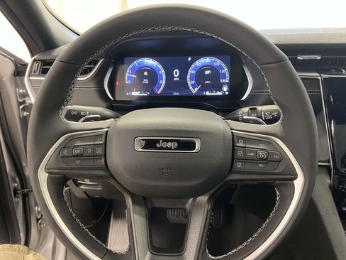 New 2025 Jeep Grand Cherokee Altitude AWD/4WD image 22