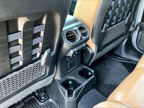 Used 2022 Jeep Gladiator Rubicon w/ LED Lighting Group AWD/4WD image 13
