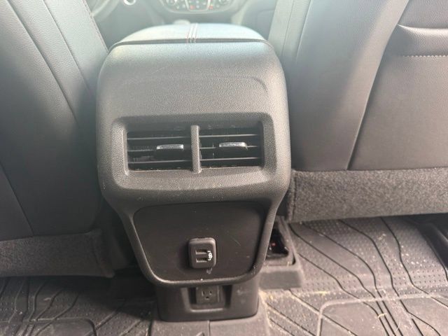 Used 2022 Chevrolet Equinox RS w/ RS Leather Package FWD image 16
