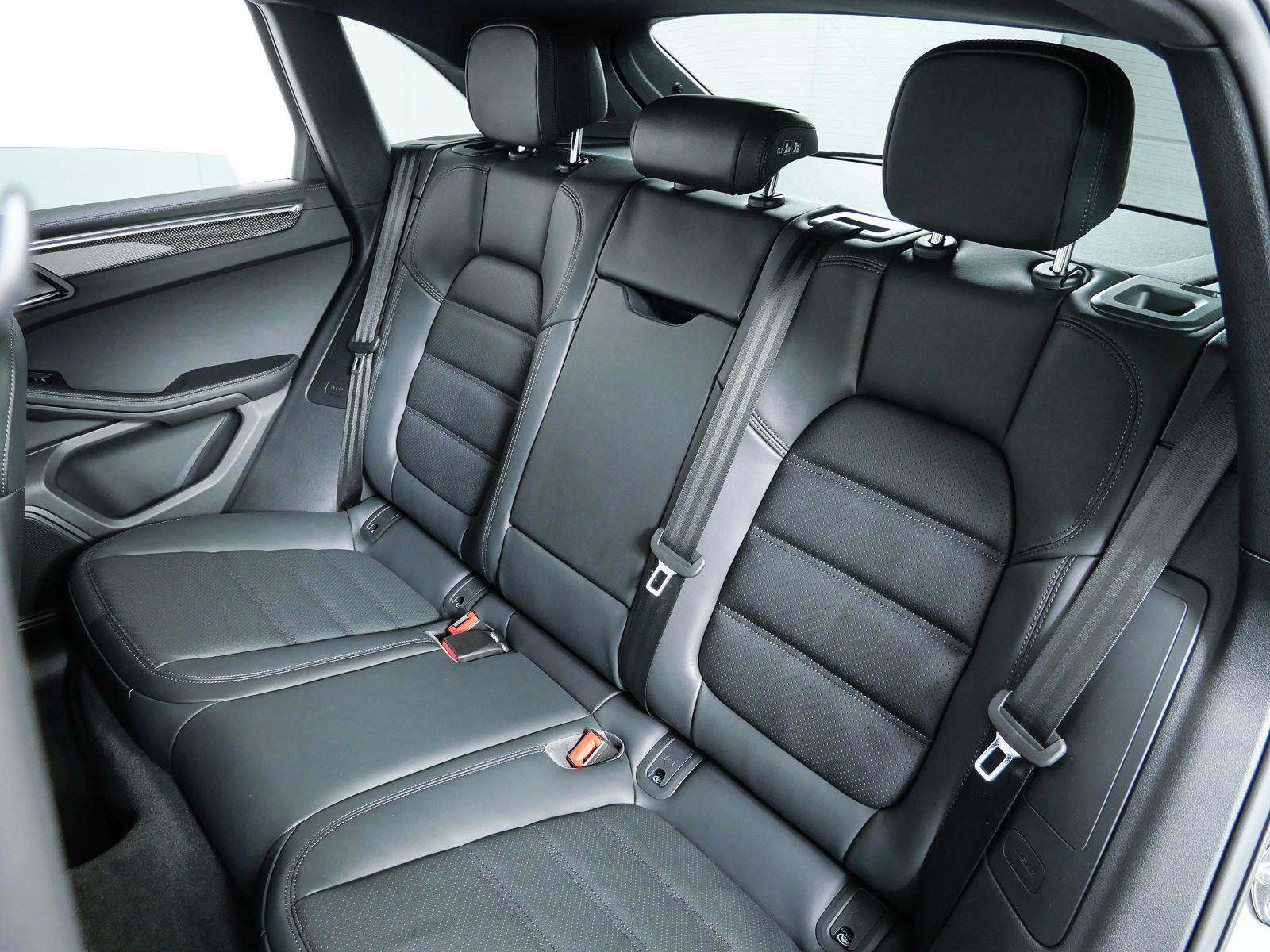 New 2026 Porsche Macan GTS AWD/4WD image 19