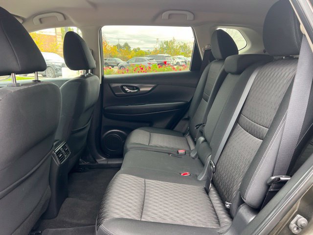 Used 2017 Nissan Rogue SV AWD/4WD image 17