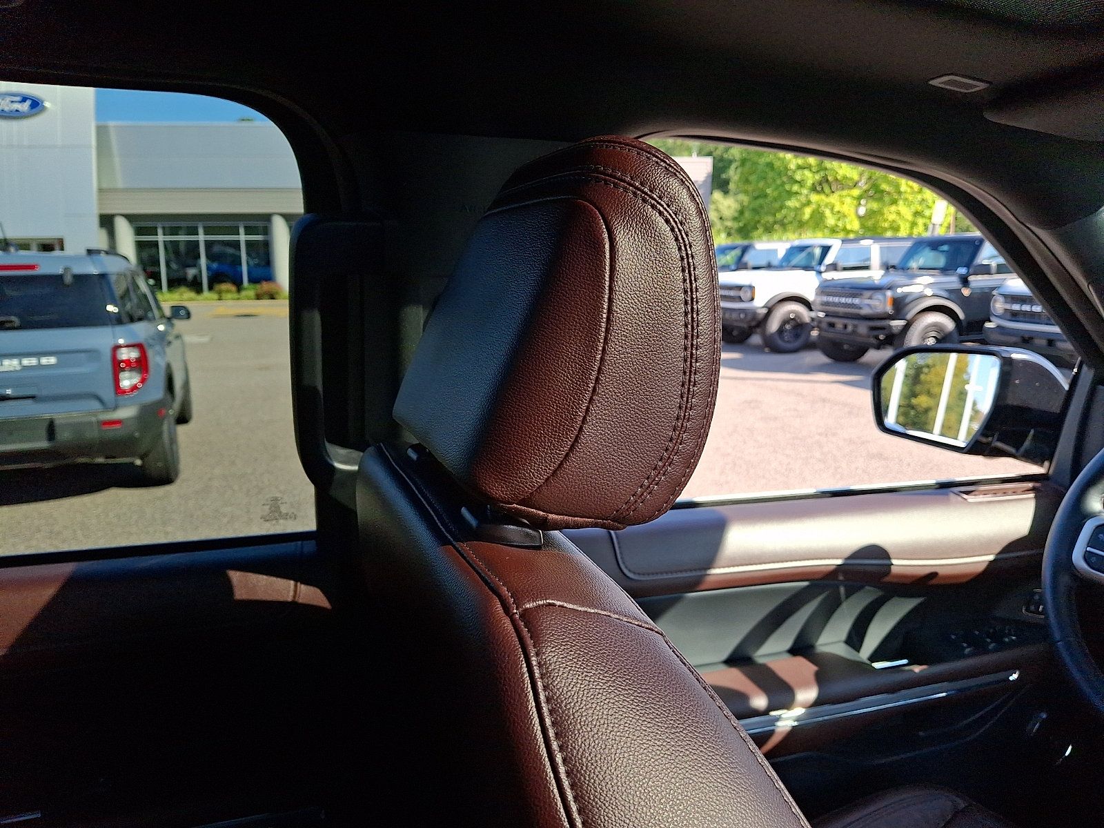 Used 2024 Ford Expedition Limited AWD/4WD image 12