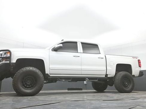 Used 2018 Chevrolet Silverado 1500 LT w/ All Star Edition AWD/4WD image 42