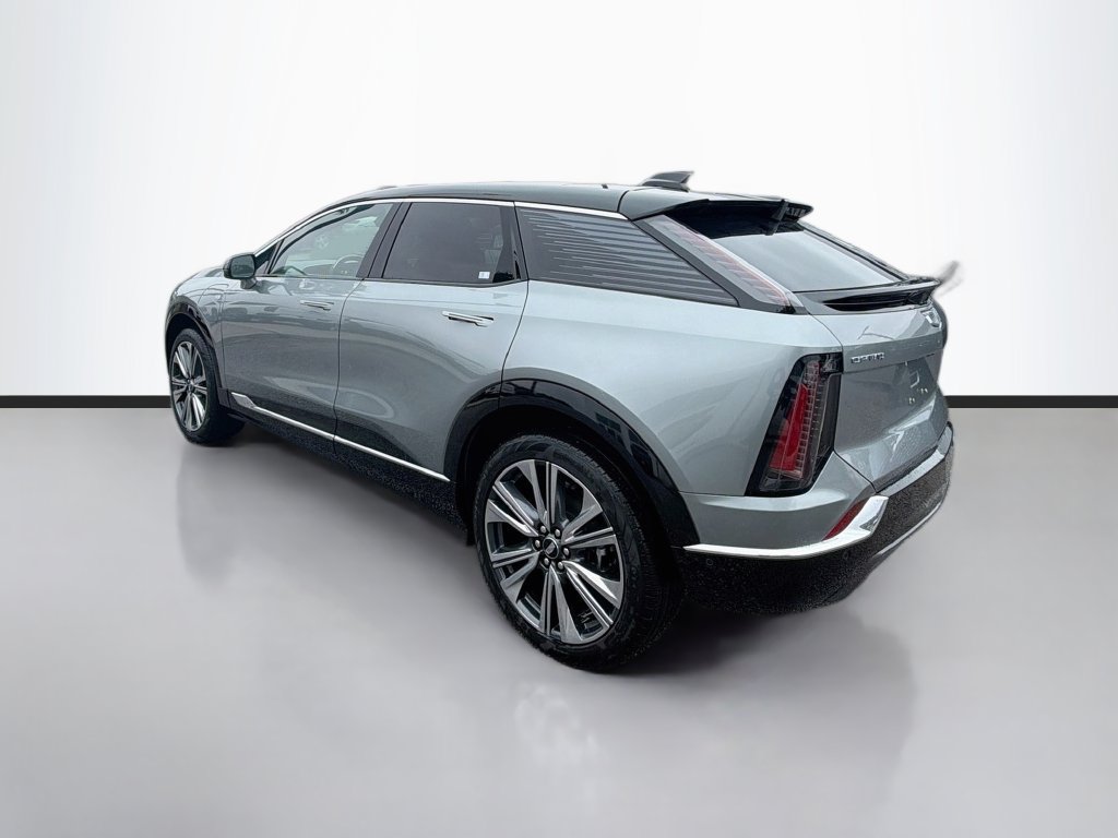Certified 2025 Cadillac Optiq Luxury 2 AWD/4WD image 7